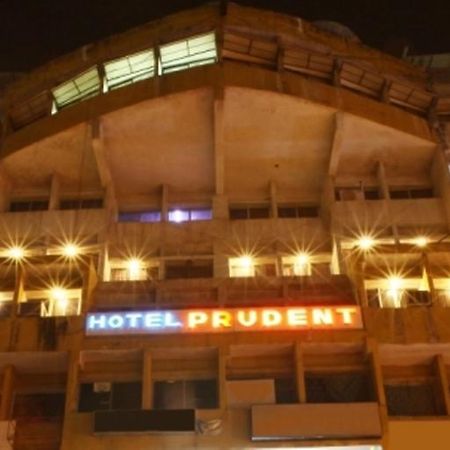 Hotel Prudent Vadodara Bagian luar foto