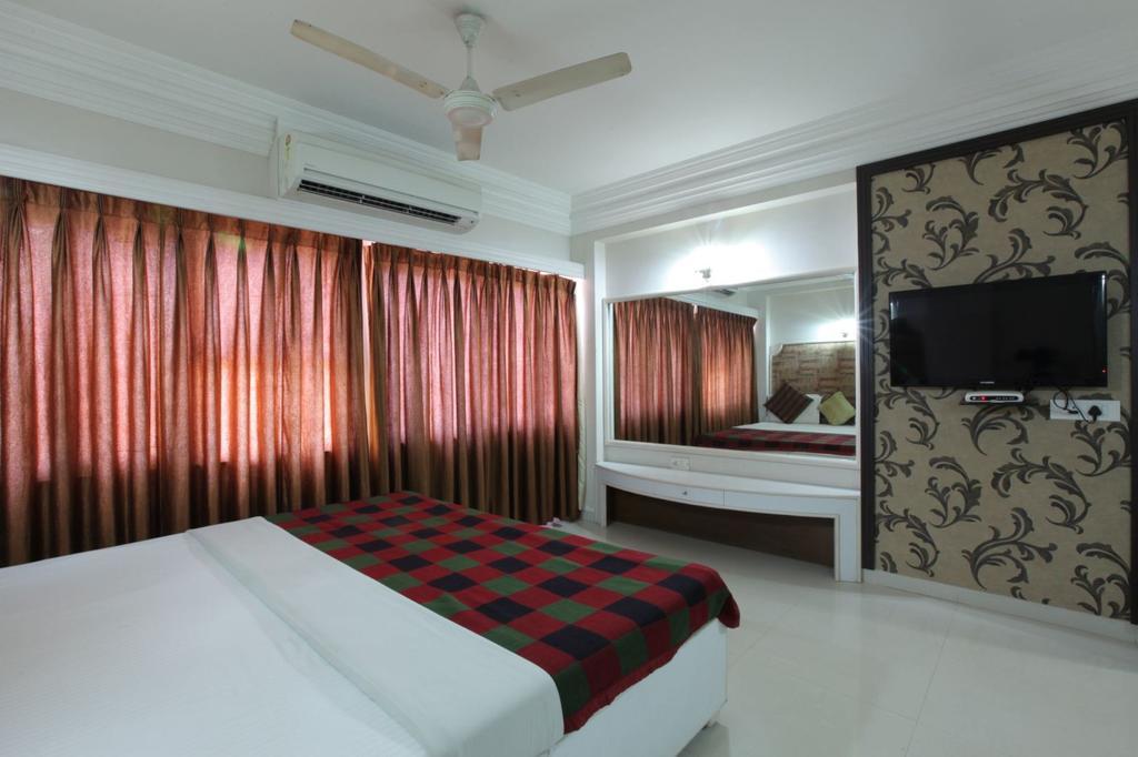 Hotel Prudent Vadodara Ruang foto