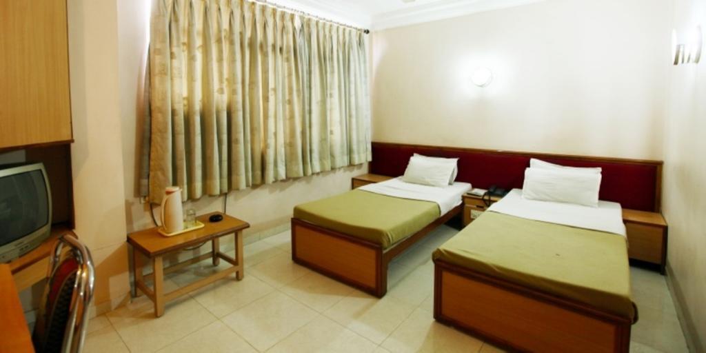 Hotel Prudent Vadodara Ruang foto