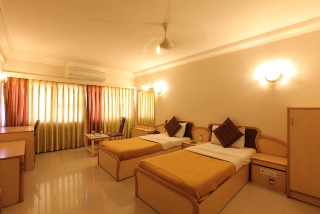 Hotel Prudent Vadodara Ruang foto
