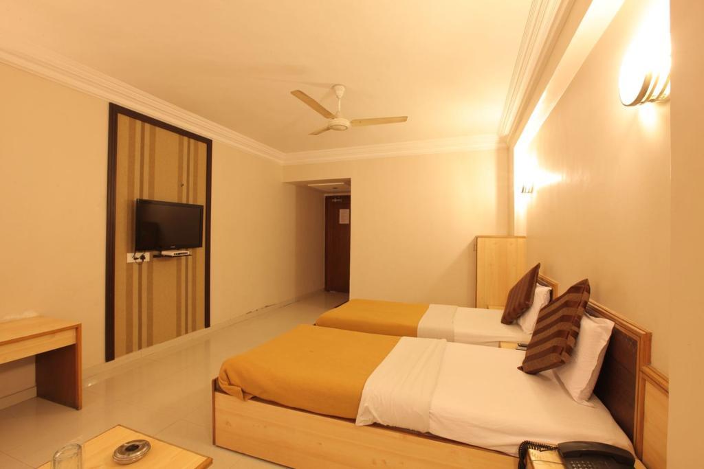 Hotel Prudent Vadodara Ruang foto