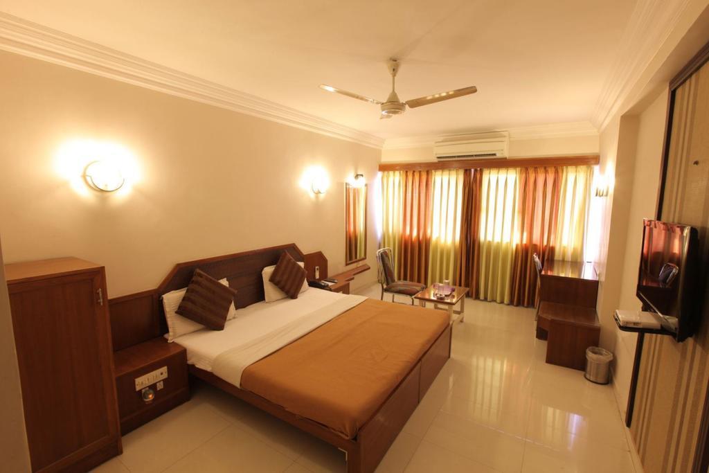 Hotel Prudent Vadodara Ruang foto
