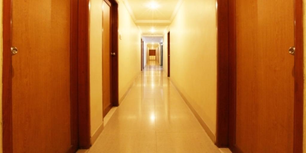Hotel Prudent Vadodara Bagian luar foto